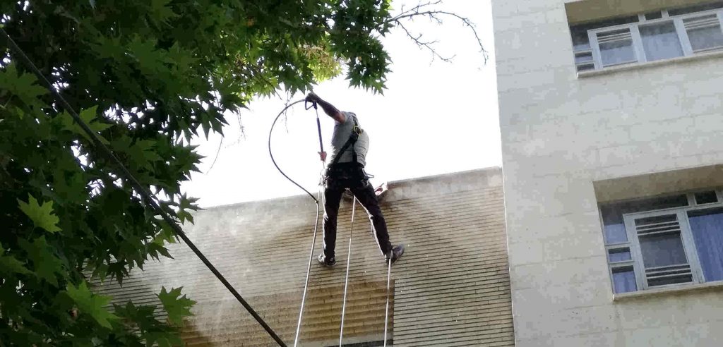 شستشوی اجر نما با طناب در کرج و تهران