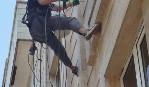 پیچ و رولپلاک کردن سنگ نما در استان فارس و شیراز