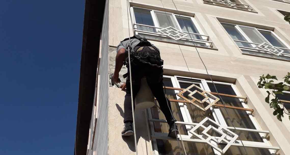 پیچ و رولپلاک نمای ساختمان تهران